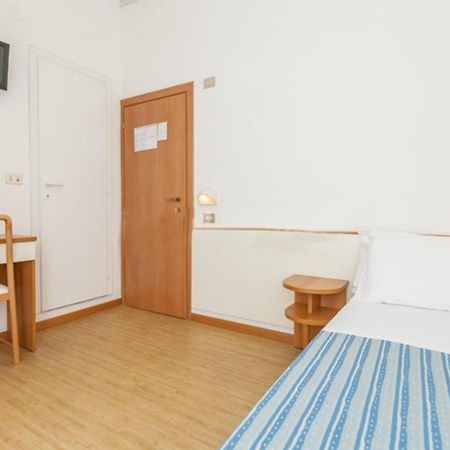 Hotel Azzurro Cattolica Luaran gambar