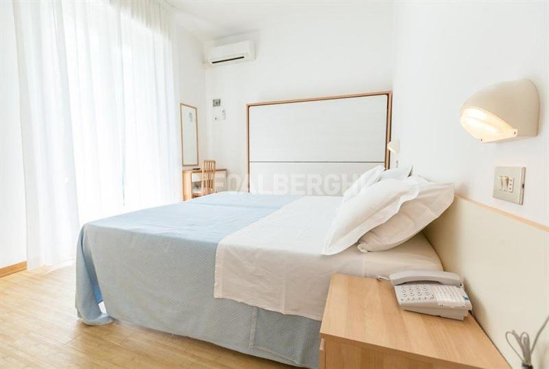 Hotel Azzurro Cattolica Luaran gambar