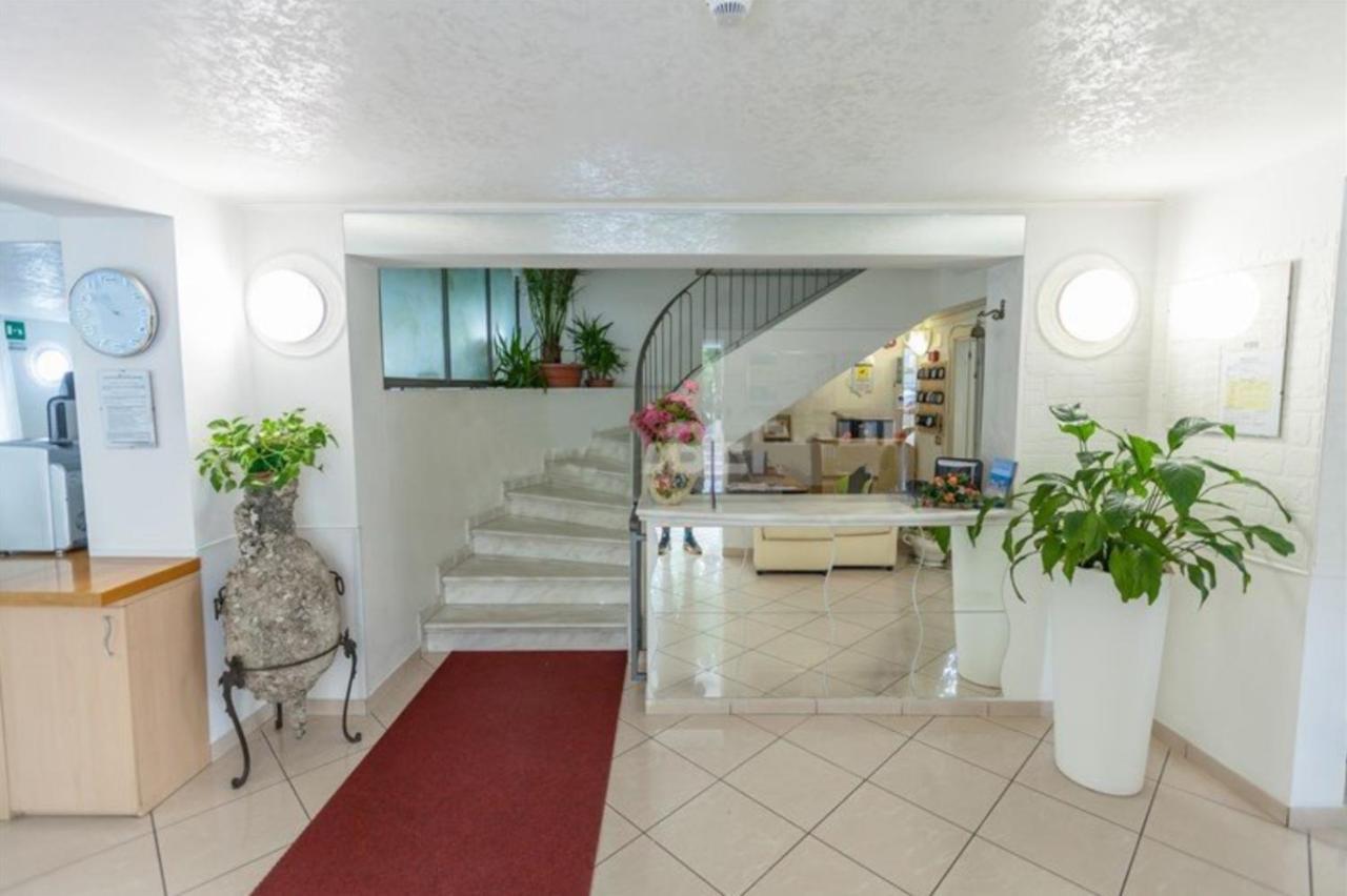 Hotel Azzurro Cattolica Luaran gambar