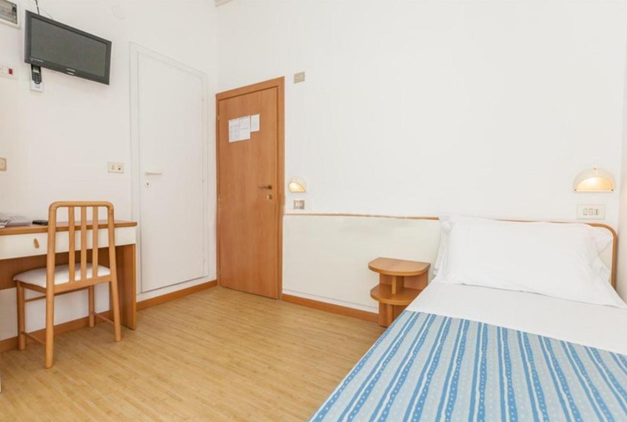 Hotel Azzurro Cattolica Luaran gambar