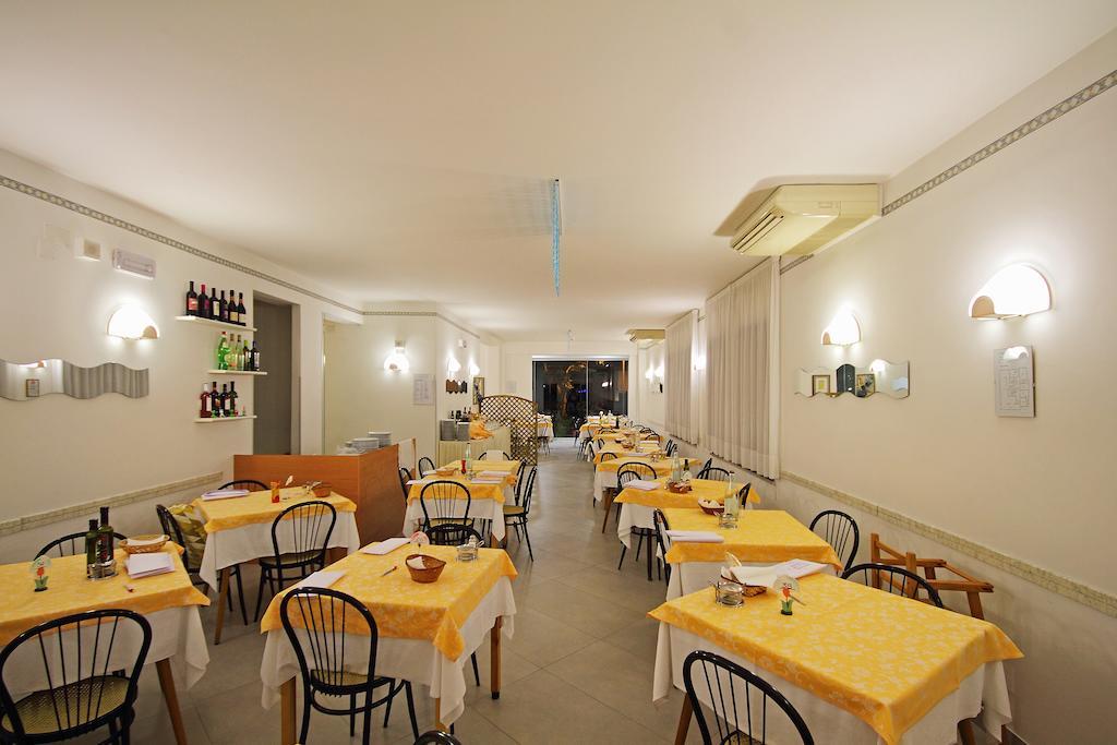Hotel Azzurro Cattolica Luaran gambar