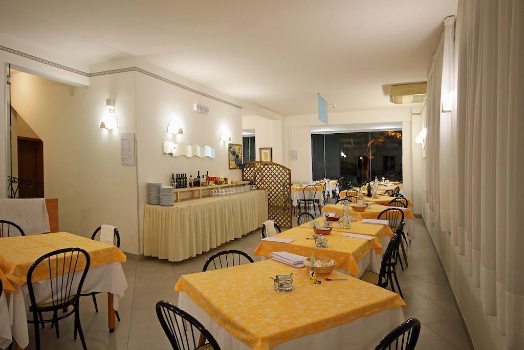 Hotel Azzurro Cattolica Luaran gambar
