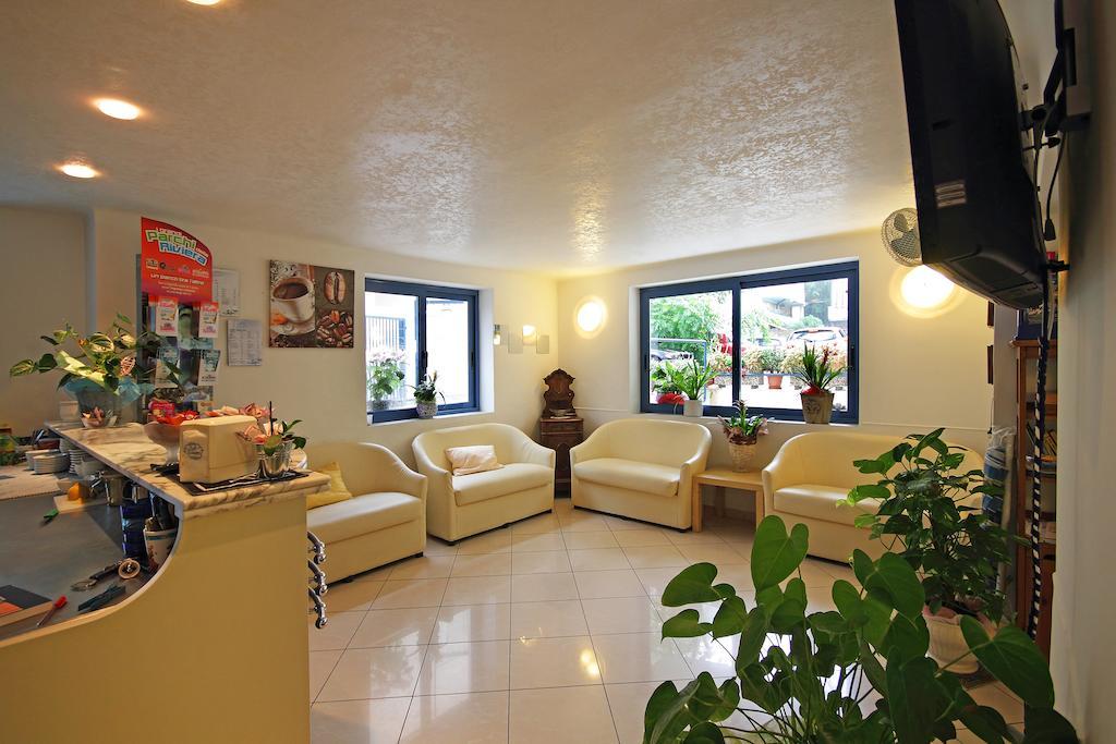 Hotel Azzurro Cattolica Luaran gambar