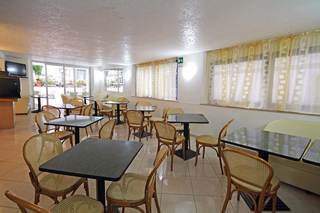 Hotel Azzurro Cattolica Luaran gambar