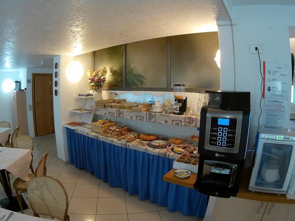 Hotel Azzurro Cattolica Luaran gambar