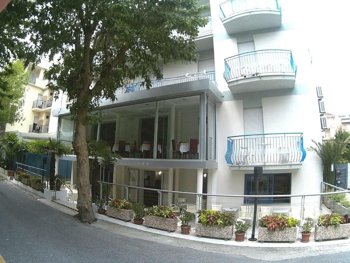 Hotel Azzurro Cattolica Luaran gambar