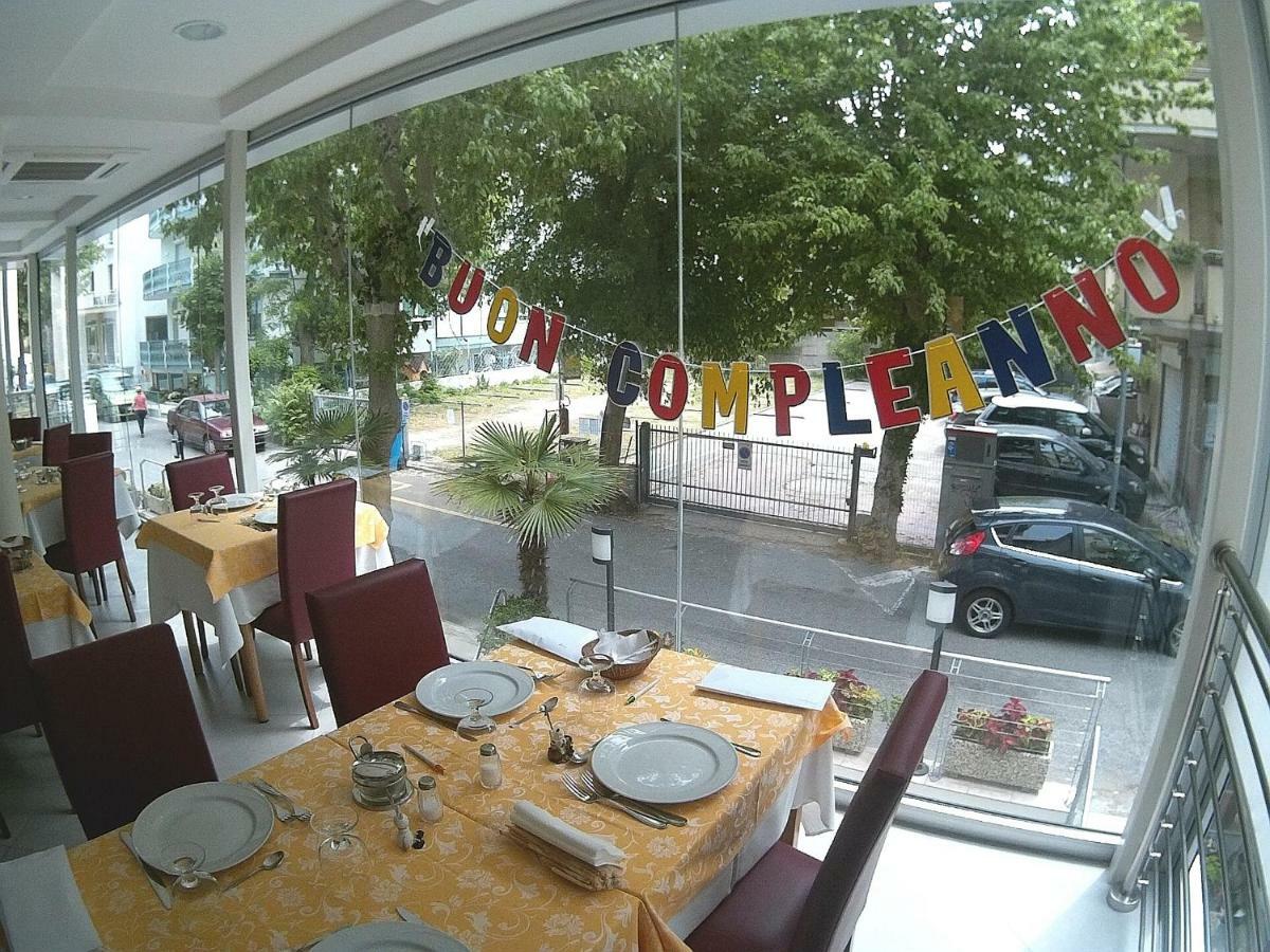 Hotel Azzurro Cattolica Luaran gambar
