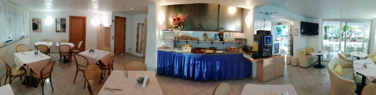 Hotel Azzurro Cattolica Luaran gambar